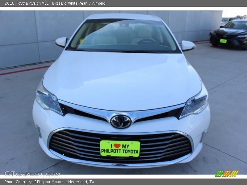 Blizzard White Pearl / Almond 2018 Toyota Avalon XLE