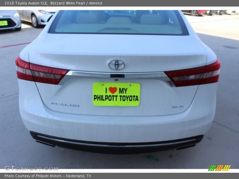 Blizzard White Pearl / Almond 2018 Toyota Avalon XLE