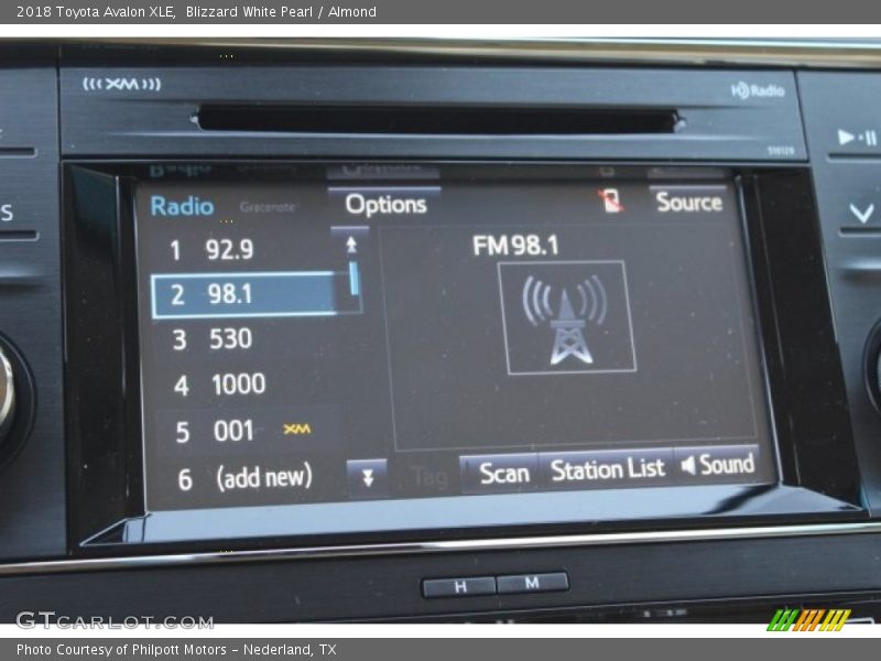 Blizzard White Pearl / Almond 2018 Toyota Avalon XLE