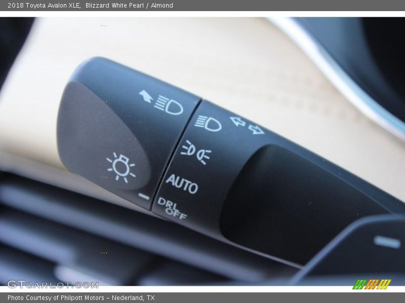 Blizzard White Pearl / Almond 2018 Toyota Avalon XLE