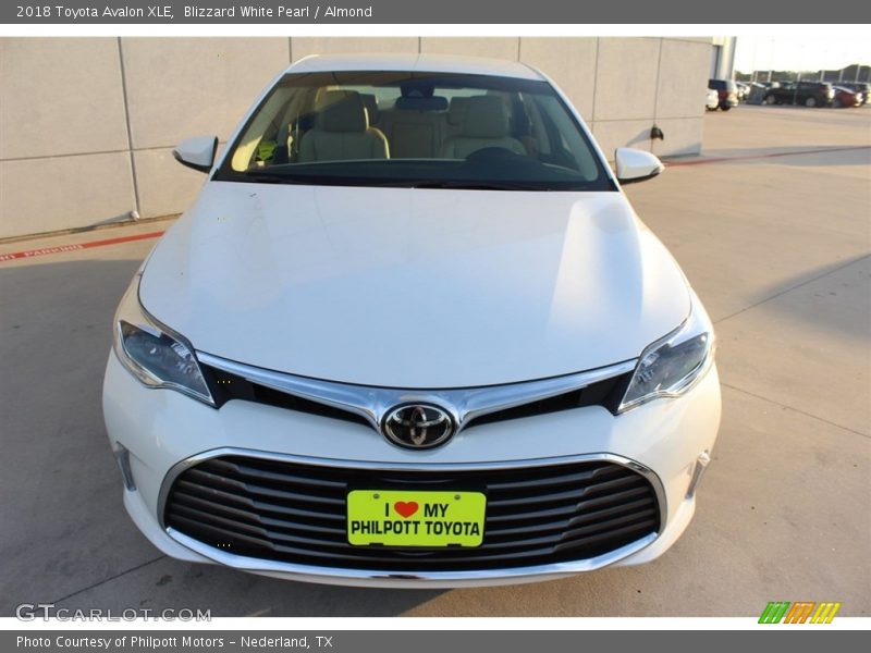 Blizzard White Pearl / Almond 2018 Toyota Avalon XLE