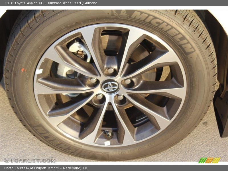 Blizzard White Pearl / Almond 2018 Toyota Avalon XLE