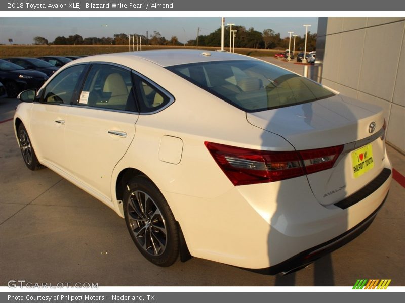 Blizzard White Pearl / Almond 2018 Toyota Avalon XLE