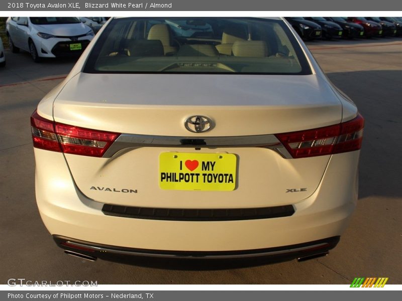 Blizzard White Pearl / Almond 2018 Toyota Avalon XLE