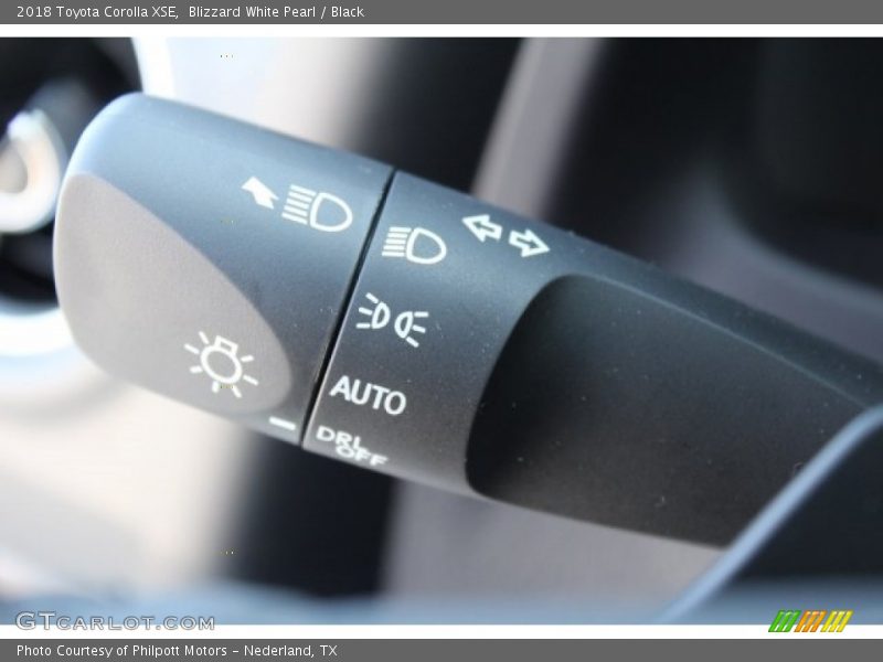 Blizzard White Pearl / Black 2018 Toyota Corolla XSE