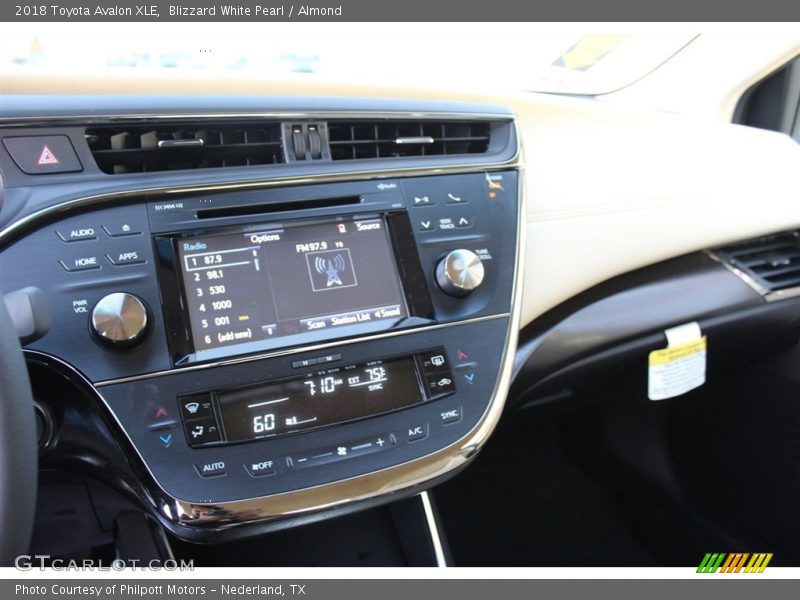 Blizzard White Pearl / Almond 2018 Toyota Avalon XLE