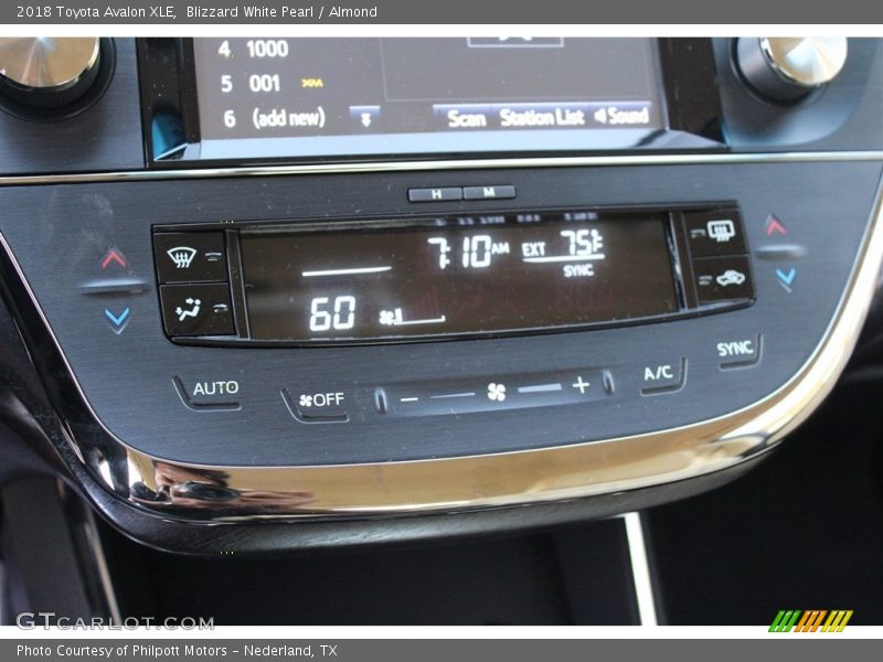 Blizzard White Pearl / Almond 2018 Toyota Avalon XLE