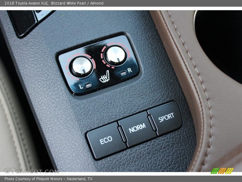 Blizzard White Pearl / Almond 2018 Toyota Avalon XLE
