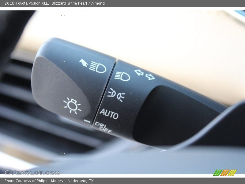 Blizzard White Pearl / Almond 2018 Toyota Avalon XLE