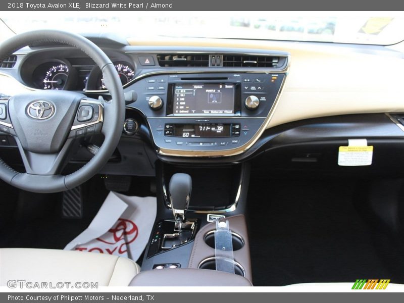 Blizzard White Pearl / Almond 2018 Toyota Avalon XLE