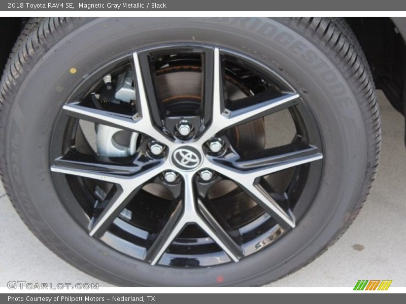 Magnetic Gray Metallic / Black 2018 Toyota RAV4 SE