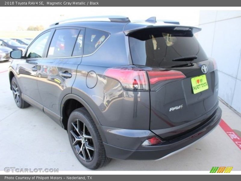 Magnetic Gray Metallic / Black 2018 Toyota RAV4 SE