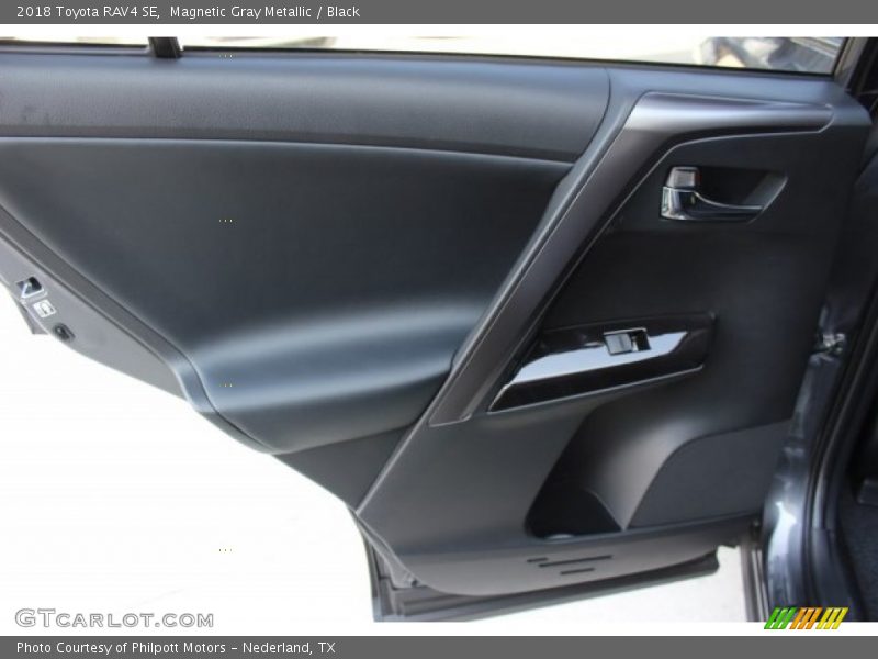 Magnetic Gray Metallic / Black 2018 Toyota RAV4 SE