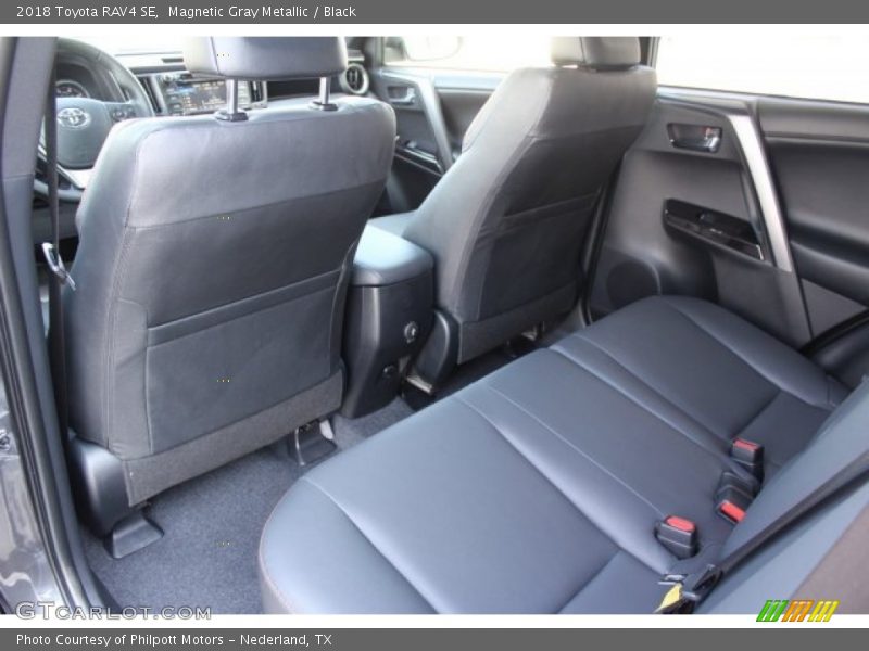 Magnetic Gray Metallic / Black 2018 Toyota RAV4 SE