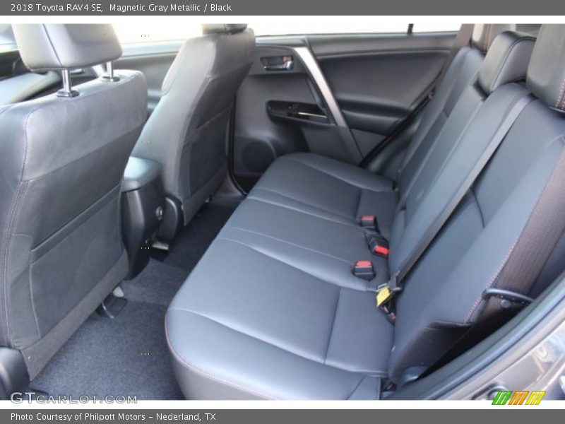 Magnetic Gray Metallic / Black 2018 Toyota RAV4 SE