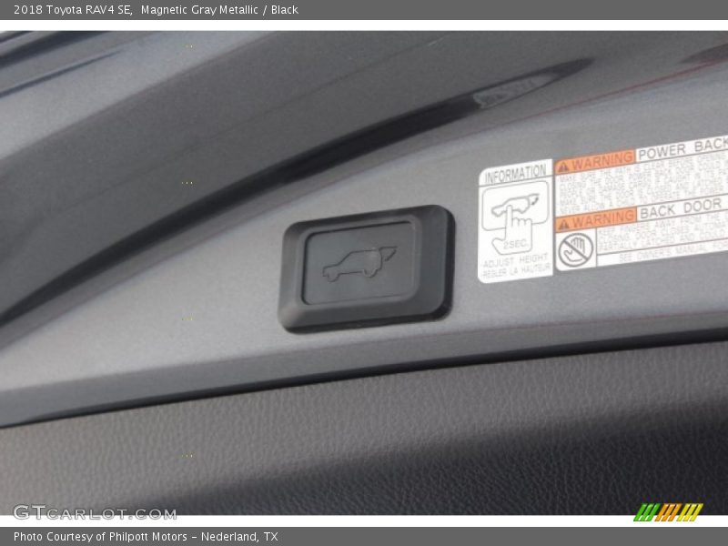 Magnetic Gray Metallic / Black 2018 Toyota RAV4 SE