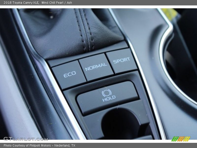 Wind Chill Pearl / Ash 2018 Toyota Camry XLE