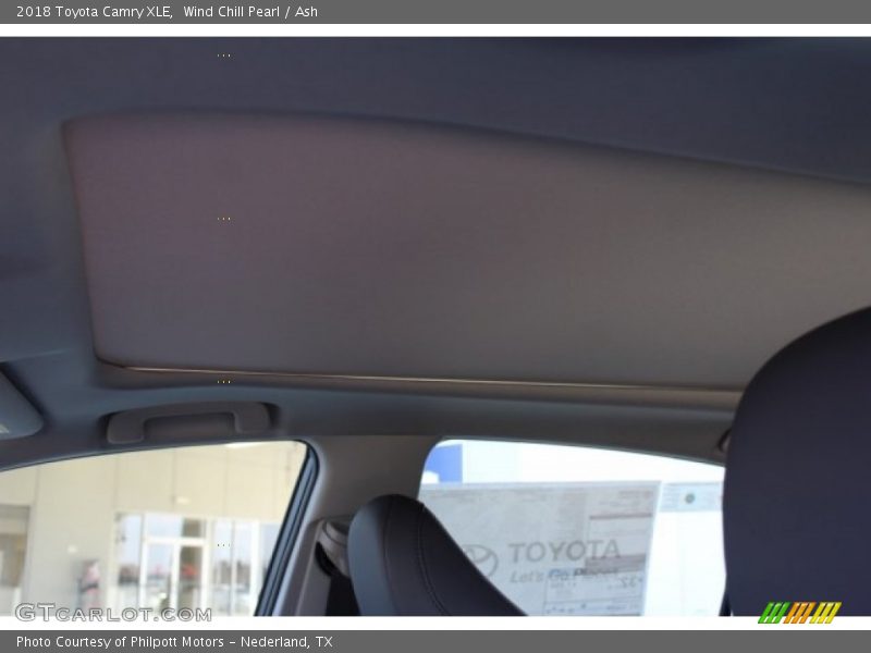Wind Chill Pearl / Ash 2018 Toyota Camry XLE