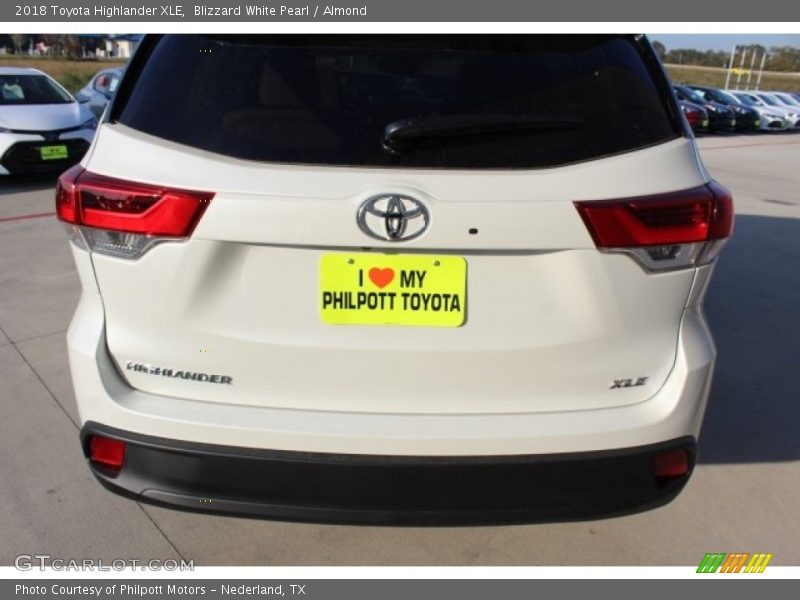 Blizzard White Pearl / Almond 2018 Toyota Highlander XLE