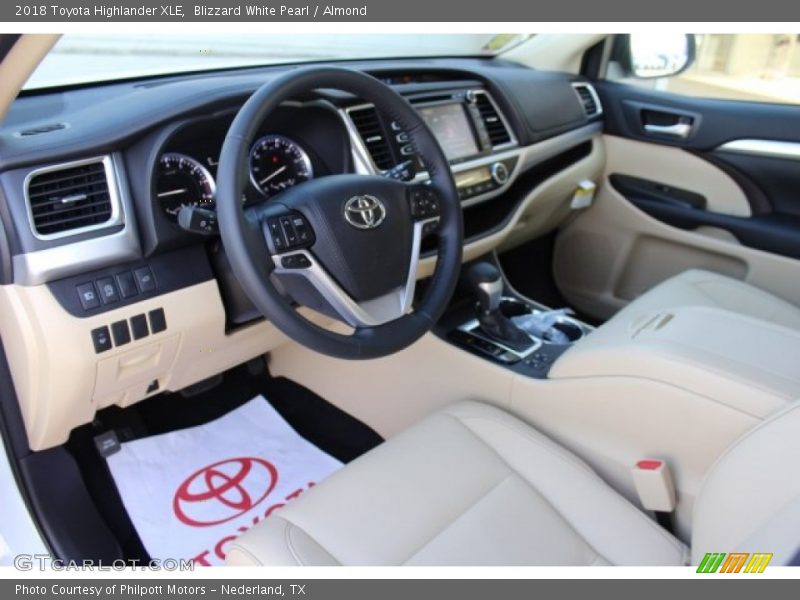 Blizzard White Pearl / Almond 2018 Toyota Highlander XLE