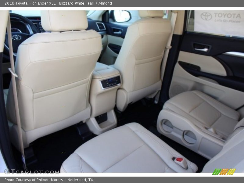 Blizzard White Pearl / Almond 2018 Toyota Highlander XLE