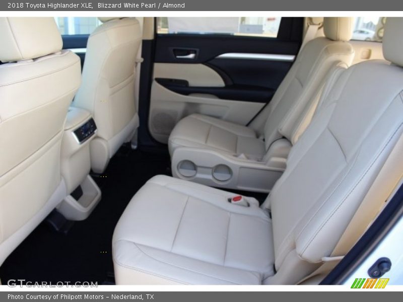 Blizzard White Pearl / Almond 2018 Toyota Highlander XLE