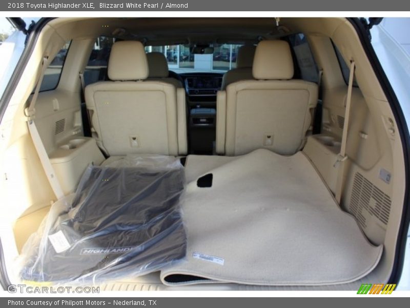 Blizzard White Pearl / Almond 2018 Toyota Highlander XLE