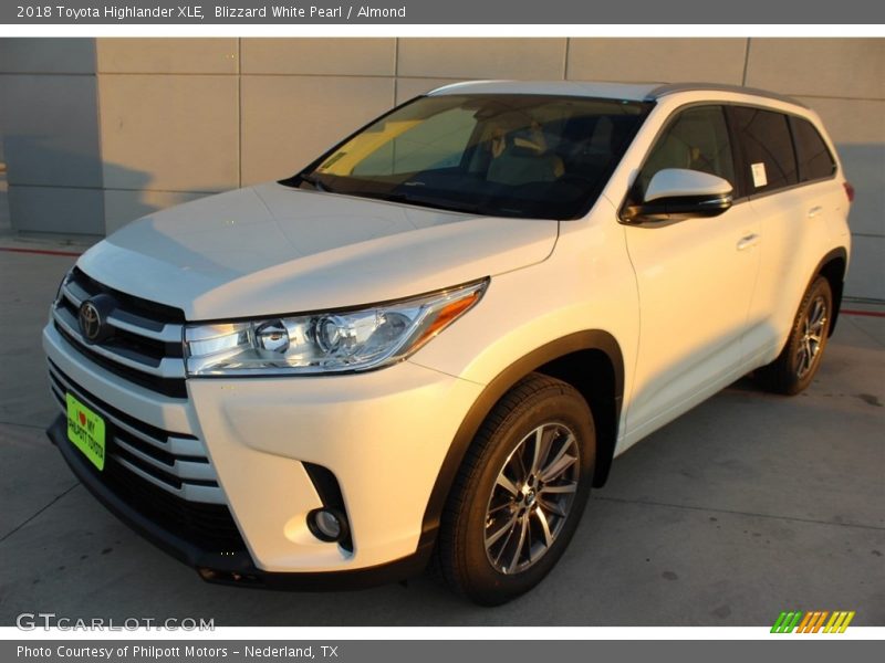 Blizzard White Pearl / Almond 2018 Toyota Highlander XLE