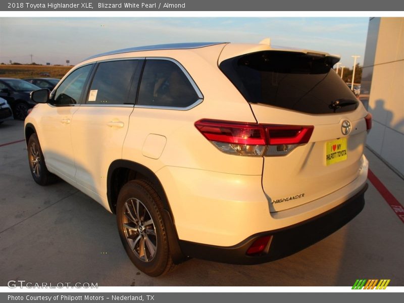 Blizzard White Pearl / Almond 2018 Toyota Highlander XLE