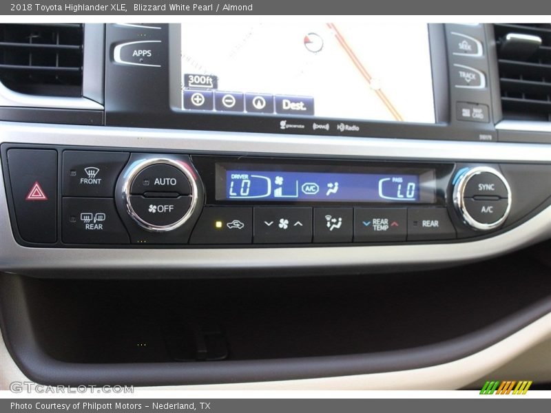 Blizzard White Pearl / Almond 2018 Toyota Highlander XLE