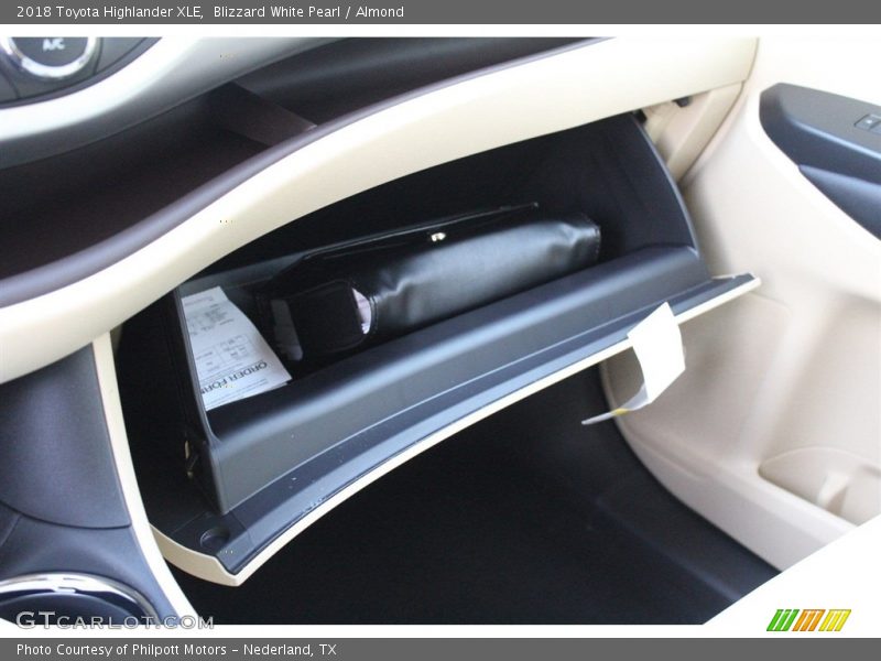 Blizzard White Pearl / Almond 2018 Toyota Highlander XLE