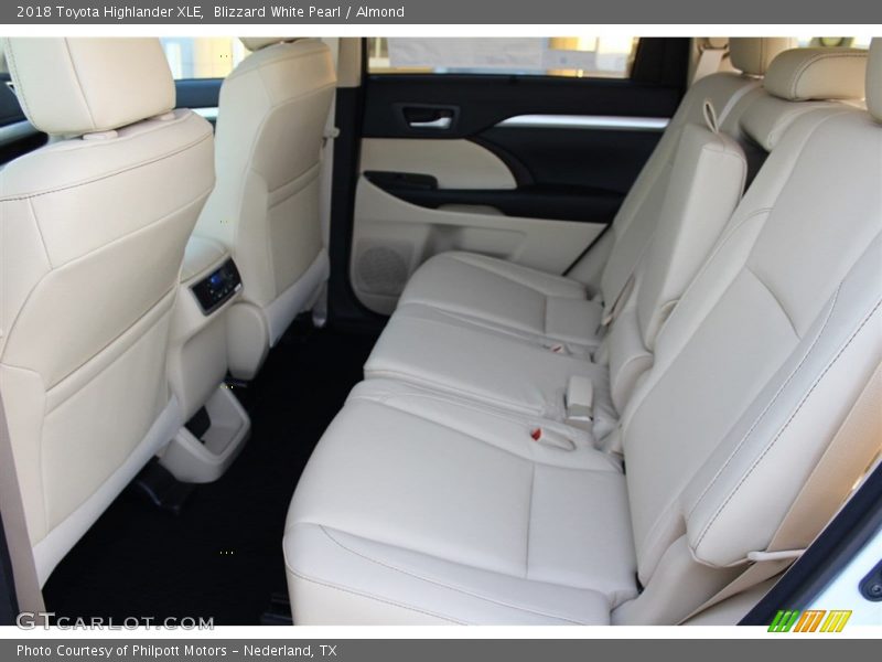 Blizzard White Pearl / Almond 2018 Toyota Highlander XLE