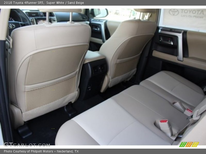 Super White / Sand Beige 2018 Toyota 4Runner SR5