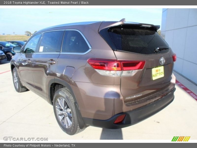 Toasted Walnut Pearl / Black 2018 Toyota Highlander XLE