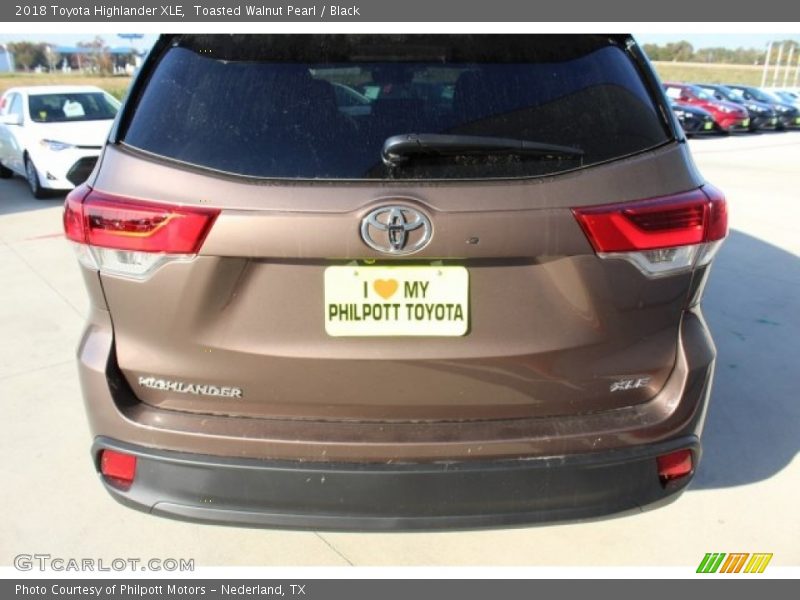 Toasted Walnut Pearl / Black 2018 Toyota Highlander XLE