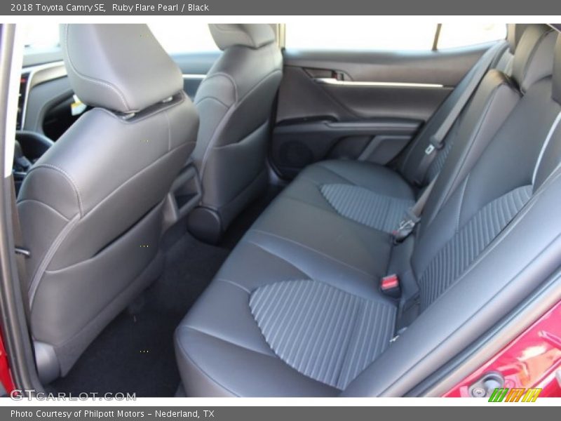 Ruby Flare Pearl / Black 2018 Toyota Camry SE