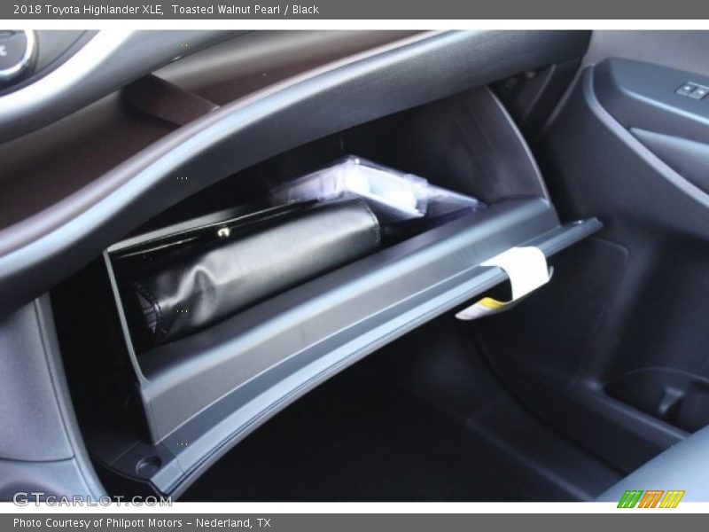 Toasted Walnut Pearl / Black 2018 Toyota Highlander XLE