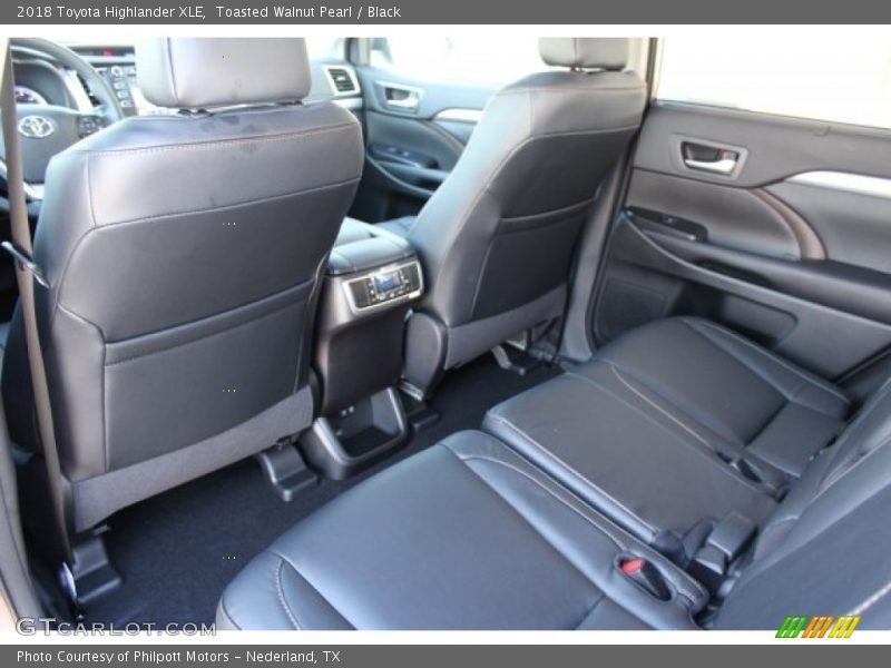 Toasted Walnut Pearl / Black 2018 Toyota Highlander XLE