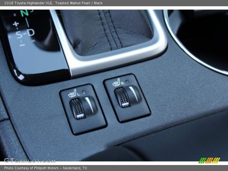 Toasted Walnut Pearl / Black 2018 Toyota Highlander XLE