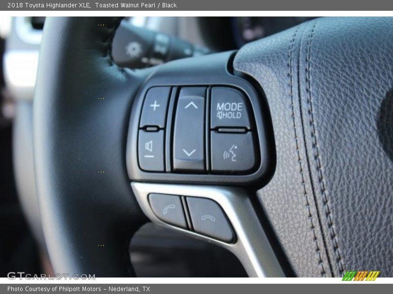 Toasted Walnut Pearl / Black 2018 Toyota Highlander XLE