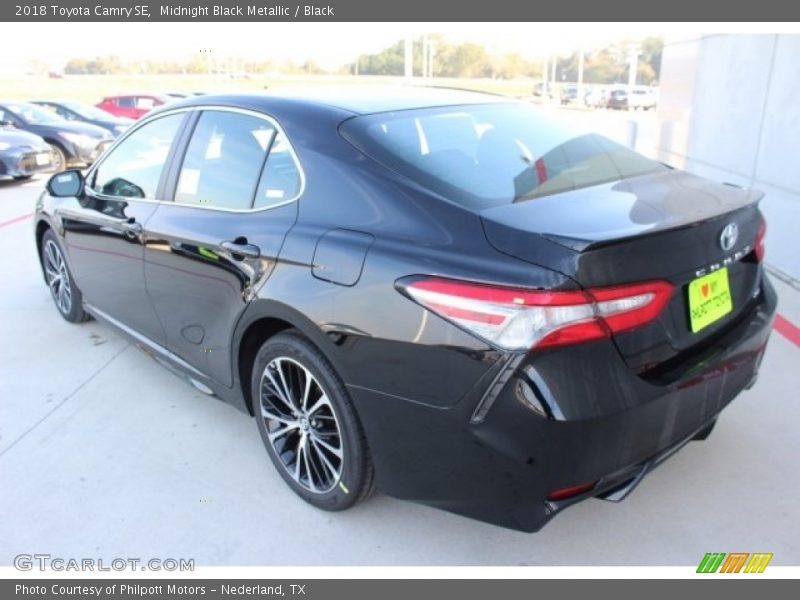 Midnight Black Metallic / Black 2018 Toyota Camry SE