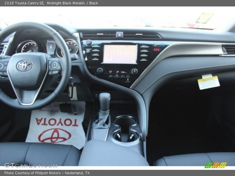 Midnight Black Metallic / Black 2018 Toyota Camry SE