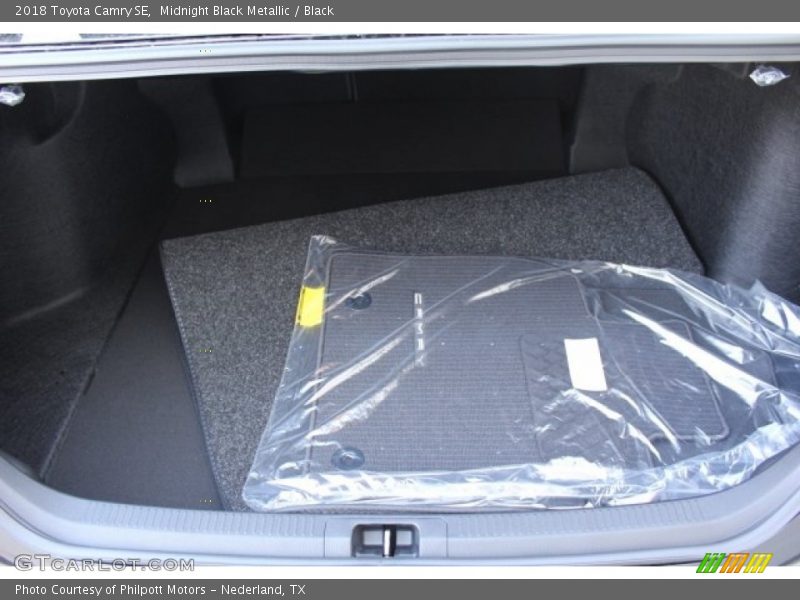 Midnight Black Metallic / Black 2018 Toyota Camry SE
