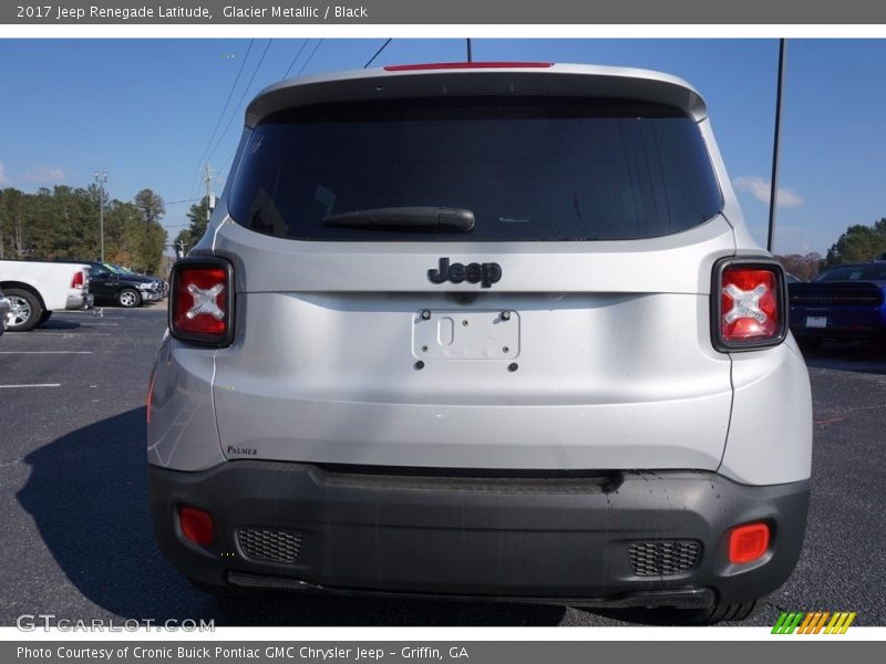 Glacier Metallic / Black 2017 Jeep Renegade Latitude