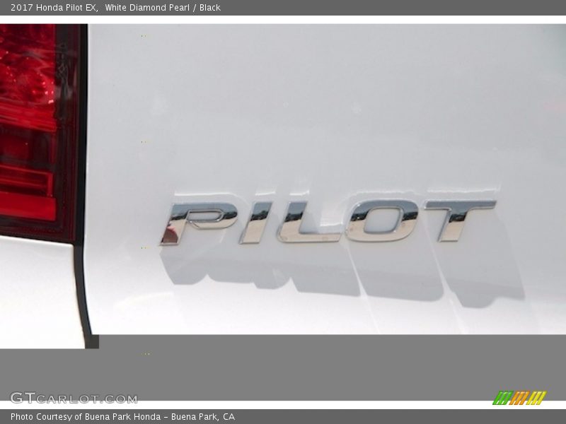 White Diamond Pearl / Black 2017 Honda Pilot EX