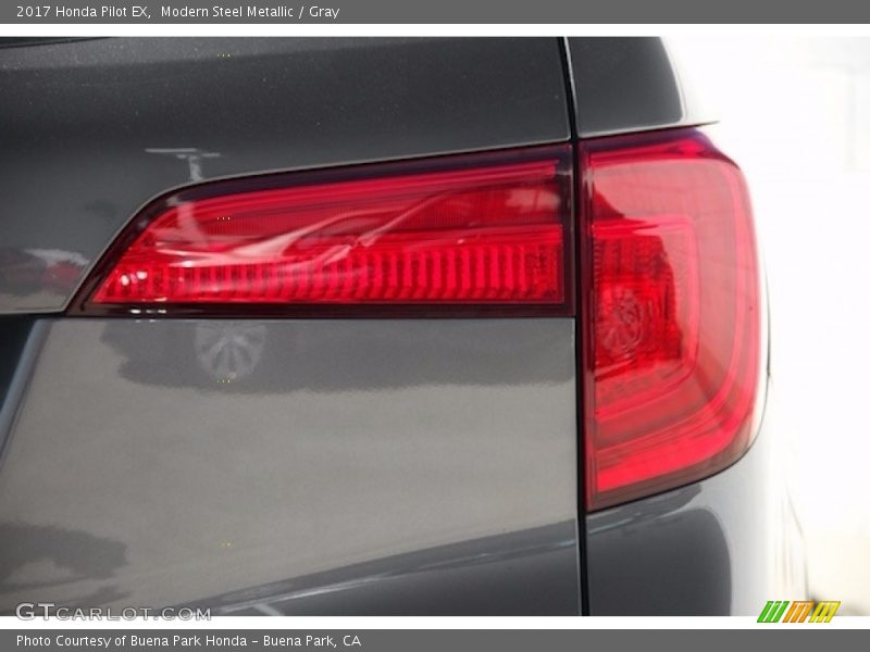 Modern Steel Metallic / Gray 2017 Honda Pilot EX