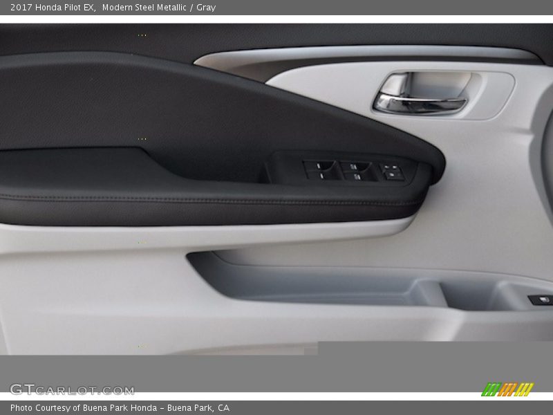 Modern Steel Metallic / Gray 2017 Honda Pilot EX