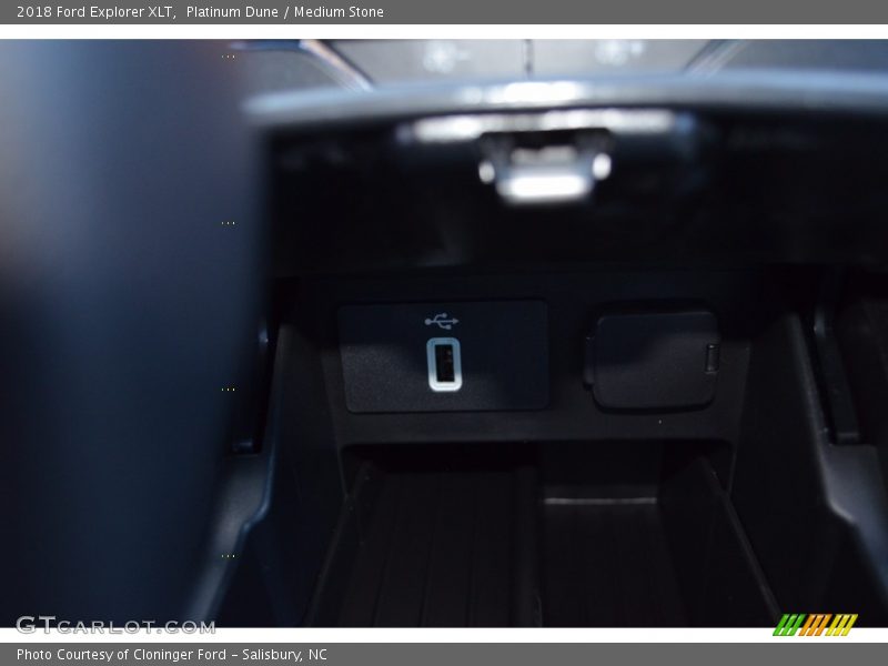 Platinum Dune / Medium Stone 2018 Ford Explorer XLT