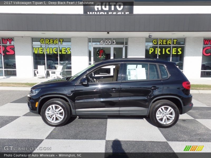 Deep Black Pearl / Sandstone 2017 Volkswagen Tiguan S