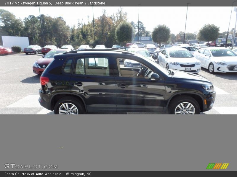 Deep Black Pearl / Sandstone 2017 Volkswagen Tiguan S